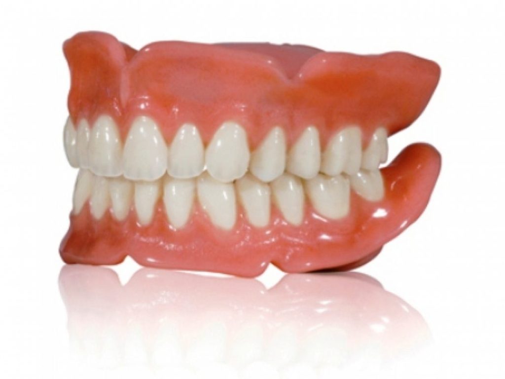 روش کنار آمدن با دندان مصنوعی
