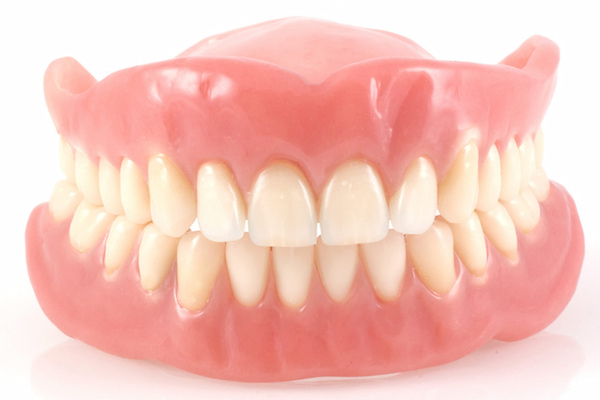 5 روش کاربردی نگهداری از دندان مصنوعی